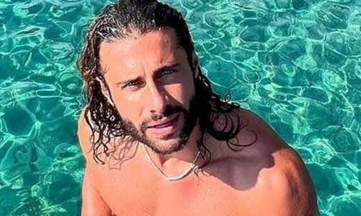 Καρέ- καρέ (κυριολεκτικά) οι αλλαγές του Κωνσταντίνου Βασάλου μέχρι να υιοθετήσει το trend της σεζόν