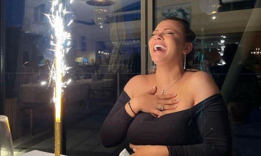 Λάουρα Νάργες: Ξεκίνησαν οι ετοιμασίες για τα πρώτα γενέθλια του γιου της και το πάρτι!