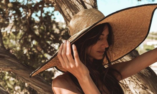 Ηλιάνα Παπαγεωργίου: Ποζάρει topless με μικροσκοπικό μπικίνι