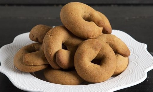 Mουστοκούλουρα από τον Άκη Πετρετζίκη!