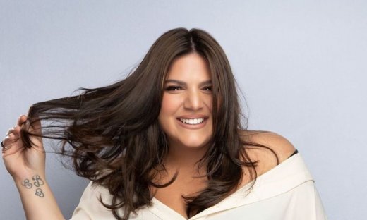 Η Δανάη Μπάρκα στέλνει μήνυμα σε μια πολύ σημαντική γυναίκα μετά την αναβολή της πρεμιέρας της