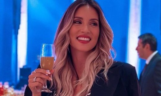 Η Αθηνά Οικονομάκου συνδύασε το μαύρο σακάκι με τρόπο που έκανε τους πάντες να την κοιτάνε