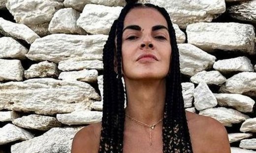 Το hot look της Μαρίας Σολωμού σε έξοδο και η νέα αλλαγή στα μαλλιά