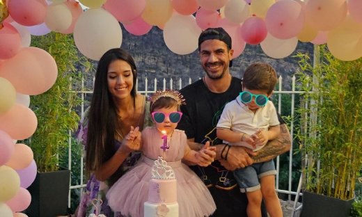 Άκης Πετρετζίκης: Υπέροχα φωτογραφικά καρέ από τα πρώτα γενέθλια της κόρης του - Το μεγάλο πάρτι