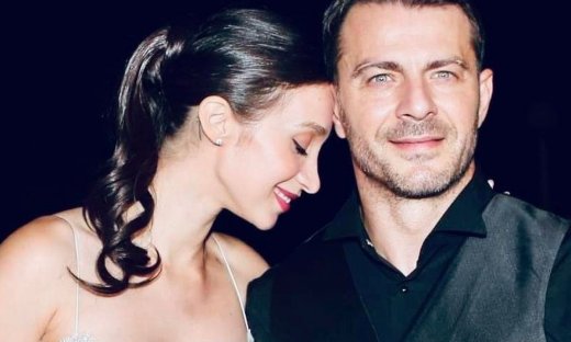 Γάμος Ντάνου:Το 2o νυφικό, τα δάκρυα για τη μητέρα, η εγκυμοσύνη & η ανθοδέσμη που έπιασε η Βαλαβάνη