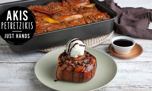 Cinnamon roll μπακλαβά από τον Άκη Πετρετζίκη