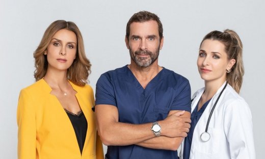 Η Δήμητρα Σιγάλα έχει Master στην εγκληματολογία και γίνεται «Γιατρός»: Η νέα αλλαγή στο look της