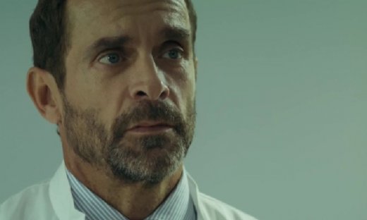 O Μαρκουλάκης ως #giatros σάρωσε στο Twitter και στην τηλεθέαση