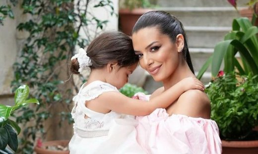 Νικολέτα Ράλλη: Το φωτογραφικό άλμπουμ της βάφτισης της κόρης της - Ο στολισμός και τα γλυκίσματα