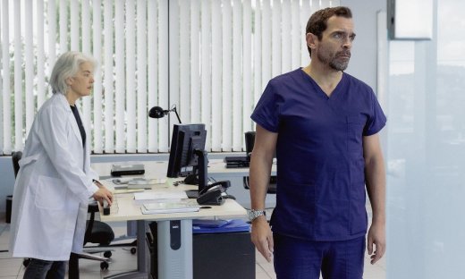 O Γιατρός: Ο Ανδρέας δίνει κατά λάθος ένα αποσυρμένο φάρμακο σε μια ασθενή