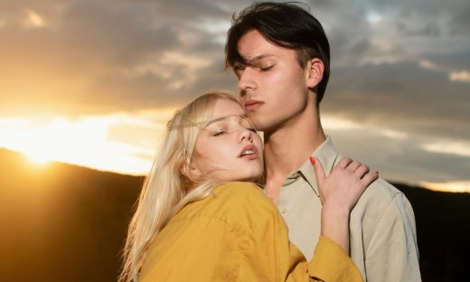 Ονειροκρίτης: Είδες όνειρο ότι σε έχουν αγκαλιά;