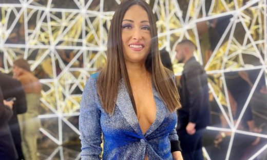 Ιωάννα Παλιοσπύρου: Στη νέα δυναμική σέξι εμφάνιση έδειξε  και το νέο χρώμα των μαλλιών της