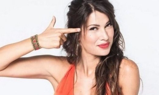 Τα δάκρυα της Κλέλιας Ρένεση και το «διαζύγιο» που έφερε αντιδράσεις