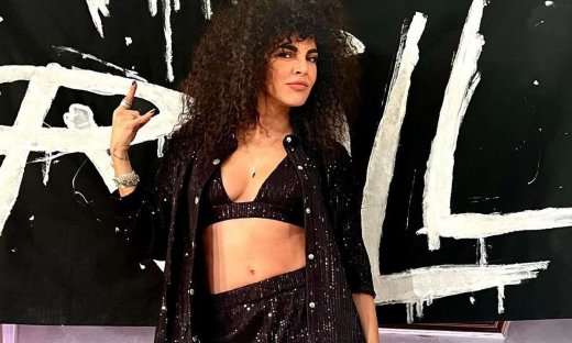 Η Μαρία Σολωμού ποζάρει με μαγιό και όλοι μιλούν ξανά για το σώμα της