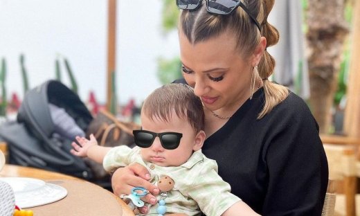 Το post της Νάργες για τη μητρότητα και τα σχόλια των Σαντικάι και Βαλαβάνη