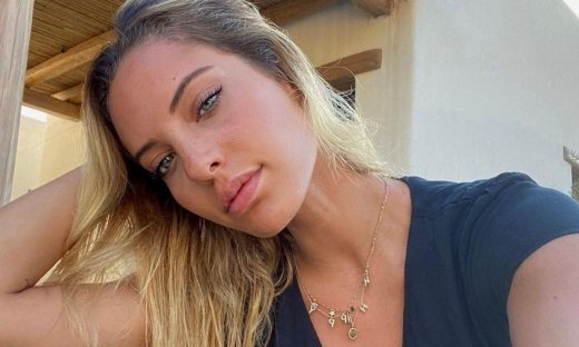 Από ξανθιά μελαχρινή: Η Νεφέλη Λιβιεράτου με αυτή την αλλαγή μοιάζει ακόμα πιο πολύ στην Εύη Αδάμ