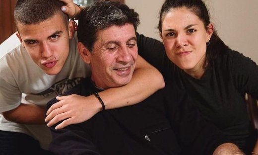 Ο Σωκράτης Μάλαμας καμαρώνει για τα τέσσερα παιδιά του