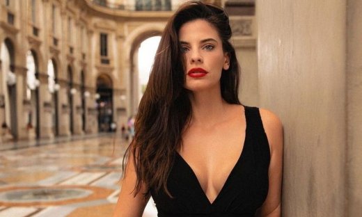 Η Χριστίνα Μπόμπα άλλαξε look! Έκανε το κούρεμα που είναι ιδανικό για λεπτά μαλλιά