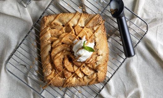 Galette με μήλα από τον Άκη Πετρετζίκη