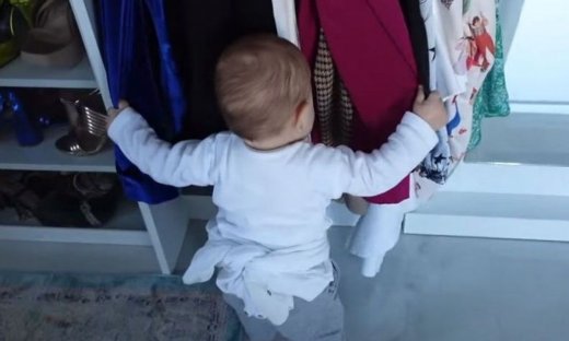 Στο βίντεο μετακόμισης της Μαίρης Συνατσάκη, η Ολίβια το διαβατήριο και η Οικονομάκου είναι stars