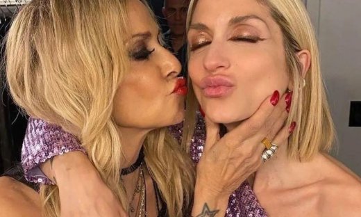 Το «Χρόνια πολλά μωρό μου» της Βίσση στη Σοφία από τη Νέα Υόρκη, τα looks και η φωτό του Καρβέλα