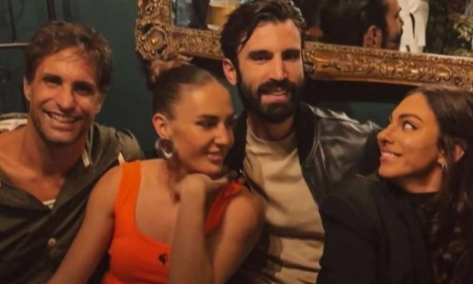 To look με διαφάνεια της Ευρυδίκης Βαλαβάνη στην βραδιά για την Κατερίνα Δαλάκα ξεχώρισε