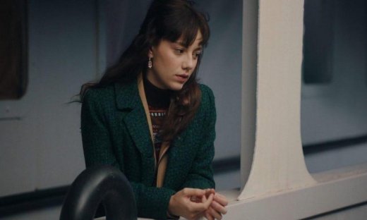 Το Ναυάγιο: Συντετριμμένη η Λίνα βρίσκει παρηγοριά στη Στέλλα αλλά διστάζει να πει για την επίθεση