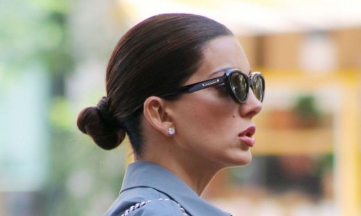 Sleek bun! Η Σταματίνα Τσιμτσιλή  έκανε το χτένισμα της μπαλαρίνας που επιλέγουν τα it girls