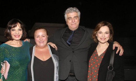 Στη φωτό του Κυριακίδη με τις «Μουρμούρες» όλοι πρόσεξαν την αλλαγή της Δάφνης Λαμπρόγιαννη