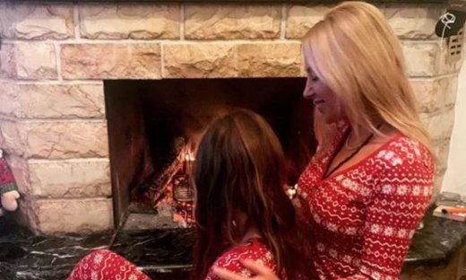 Γωγώ Μαστροκώστα - Τραϊανός Δέλλας: Σπάνιες φωτό της 15χρονης Βικτώριας με αφορμή τα γενέθλιά της