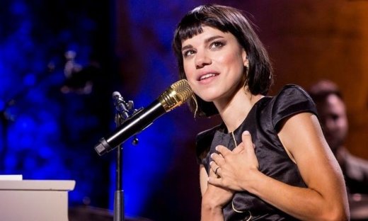 Μόνικα: Άλλος άνθρωπος η τραγουδίστρια με τη μεγάλη αλλαγή που έκανε στα μαλλιά της