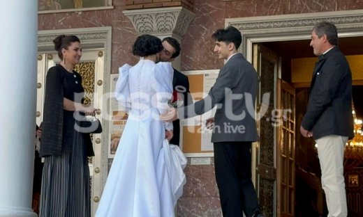 Κουρής-Τοπαλίδου: Οι πρώτες εικόνες από τον γάμο - Ο αγχωμένος γαμπρός & το στραβοπάτημα της νύφης