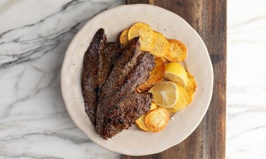 Μοσχαρίσιο συκώτι στο τηγάνι από τον Άκη Πετρετζίκη