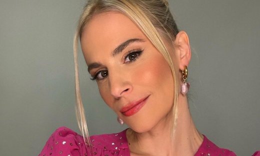 Νάντια Μπουλε: Βόλτα με την κόρη της στα στενά της Ναυπάκτου