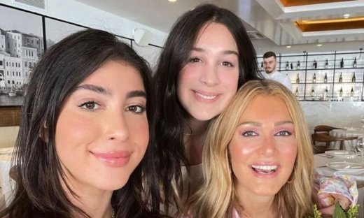 Νατάσα Θεοδωρίδου: Οι ευχές στη Χριστιάνα, το κοινό με τις δύο της κόρες και ένα ψέμα