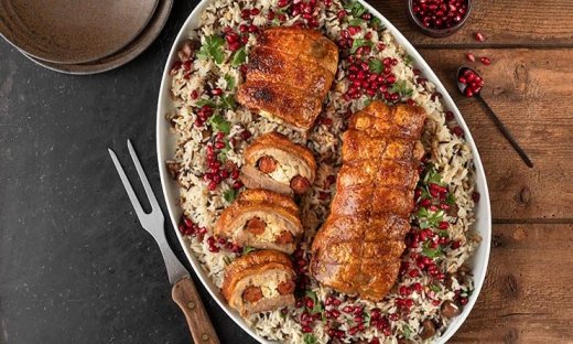 Τραγανή πανσέτα γεμιστή με λουκάνικα και φέτα από τον Άκη Πετρετζίκη