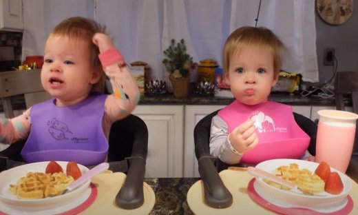 Δίδυμα δοκίμασαν βάφλες για πρώτη φορά και ξετρελάθηκαν