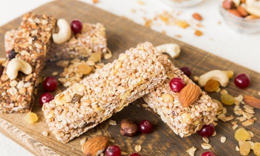 Μπάρες βρώμης με ξηρούς καρπούς χωρίς ψήσιμο