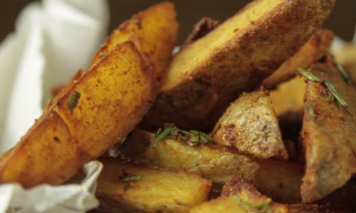 Τηγανητές πατάτες φούρνου από τον Άκη Πετρετζίκη!