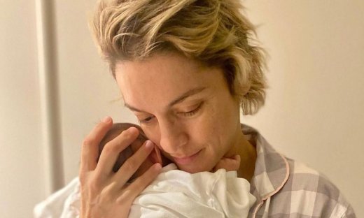 Νέο χρώμα & κούρεμα:H Γιούλικα Σκαφιδά αποφάσισε να αλλάξει τα μαλλιά της λίγο καιρό αφότου γέννησε