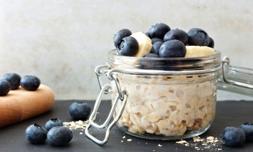 Overnight oats: Οφέλη και συνταγές για σούπερ θρεπτικό πρωινό