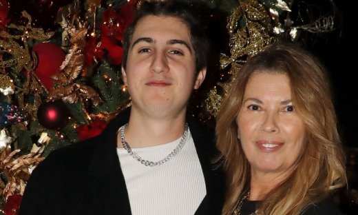 Η Σοφία Αλιμπέρτη «έπαθε» Pamela Anderson και όλες αυτές οι αμακιγιάριστες φωτό το αποδεικνύουν