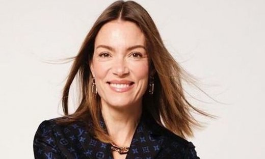 Όλες οι αλλαγές της Βίκυς Καγιά με αφορμή το νέο και ανατρεπτικό χρώμα στα μαλλιά της