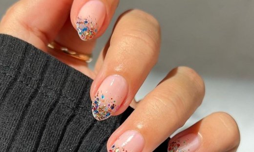 Γαλλικό μανικιούρ: 7 πρωτότυπα σχέδια για αυτόν τον μήνα