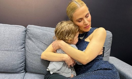 Νάντια Μπουλέ: Παιχνίδια με την κόρη της στο σπίτι