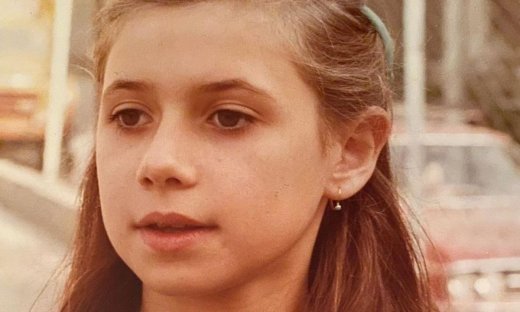 Τι διαπίστωσε η Παπαγεωργίου βλέποντας την Καραβάτου μικρή