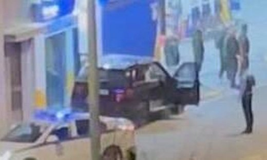 Νέος Κόσμος: Άγρια εκτέλεση 44χρονου - Τον «γάζωσαν» με καλάσνικοφ μέσα στο αυτοκίνητό του