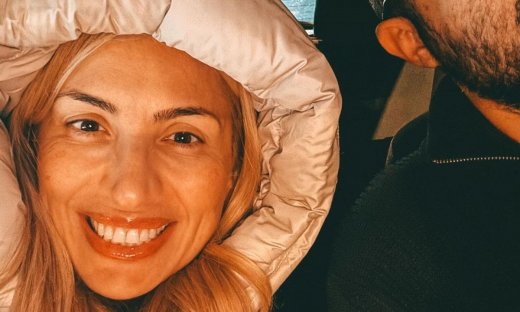 Μαρία Ηλιάκη: Μαμά και κόρη με ίδιο μακρύ puffer μπουφάν