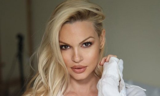 Βίκυ Κάβουρα: Οι πρώτες φώτο μετά την αποκάλυψη της εγκυμοσύνης