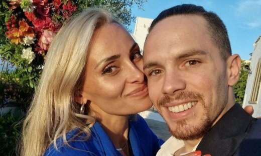 Βασιλική Μιλλούση: Πρωινή γυμναστική με τις κόρες της στο cozy σαλόνι